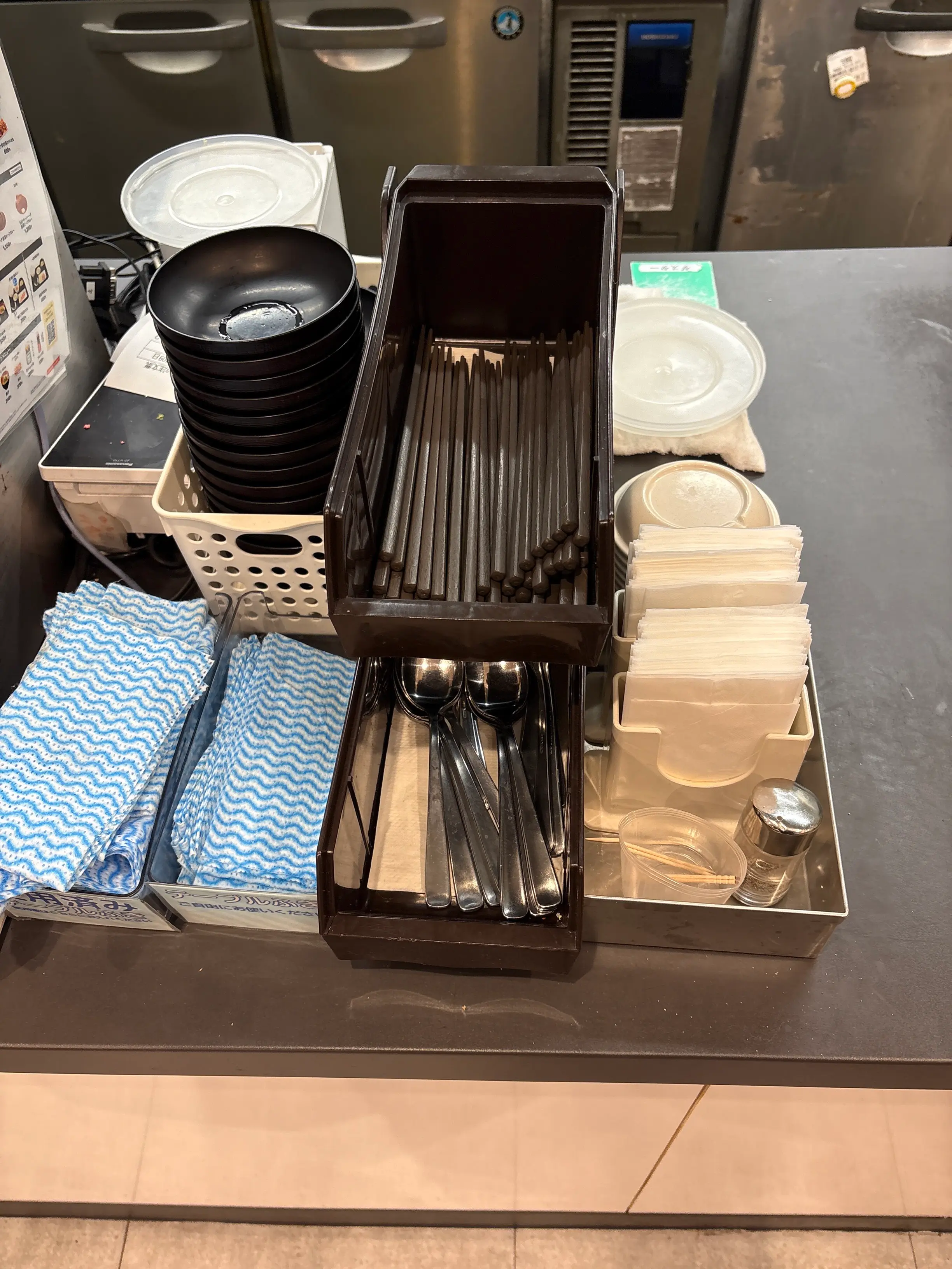 Spoons and Chopsticks Cutlery Box